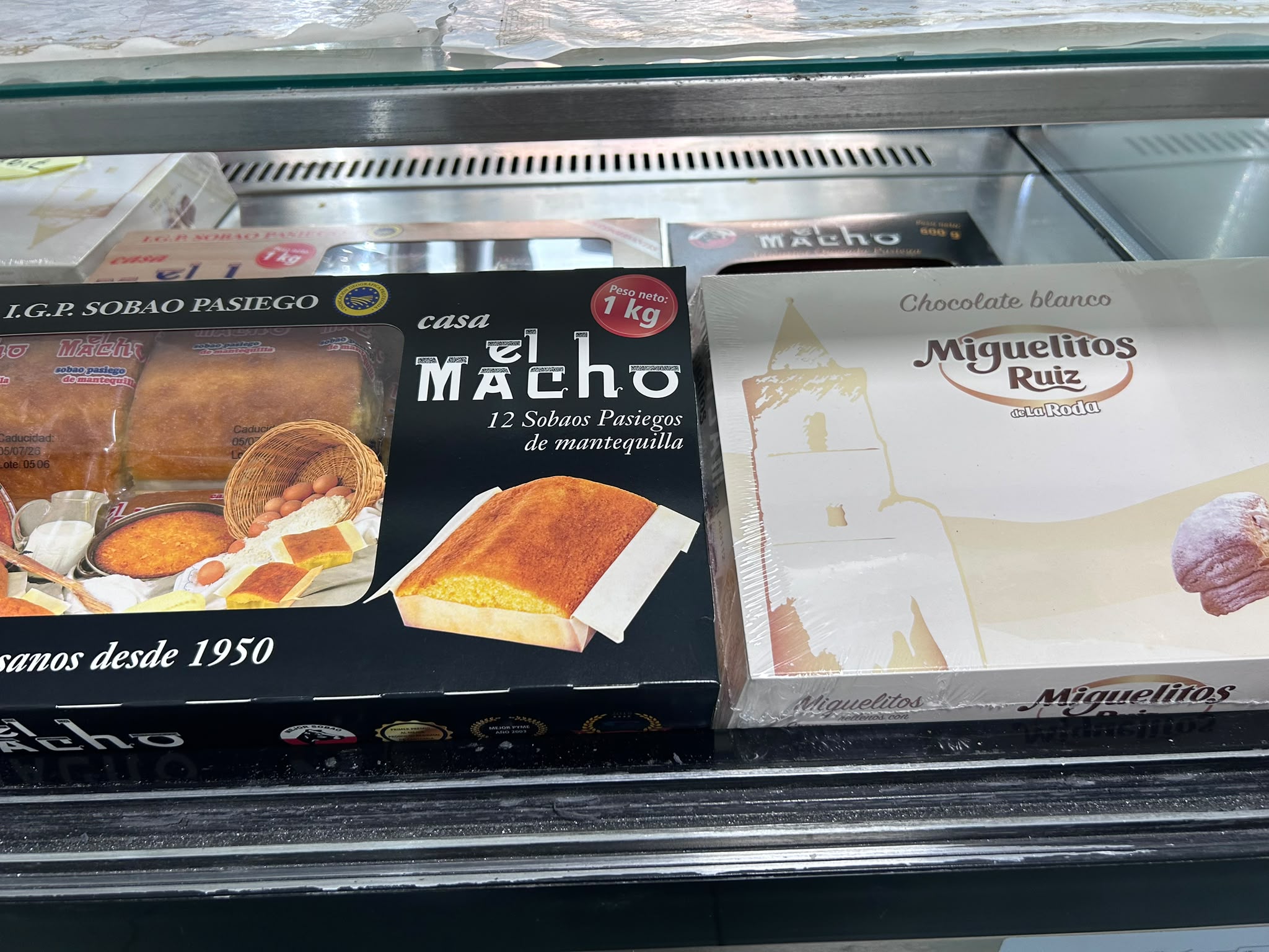 Sobaos pasiegos y Miguelitos chocolate blanco